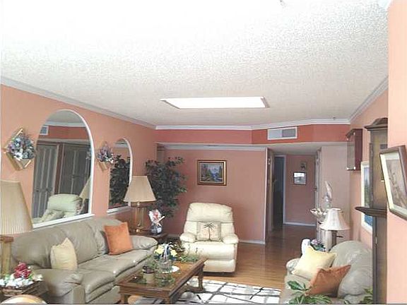 4th image of 10605 Islerock Dr