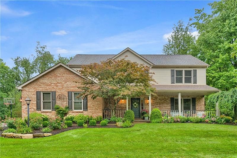 1st image of 212 Autumn Hill Dr