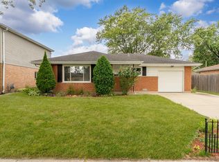 404 Virginia Pl, Wheeling, IL 60090