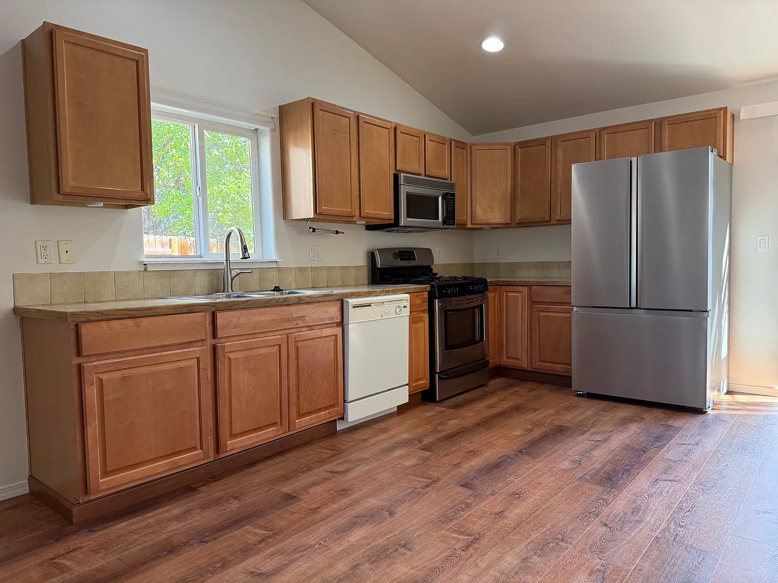 3 bed, 1148 sqft, $1,950 — Photo 1