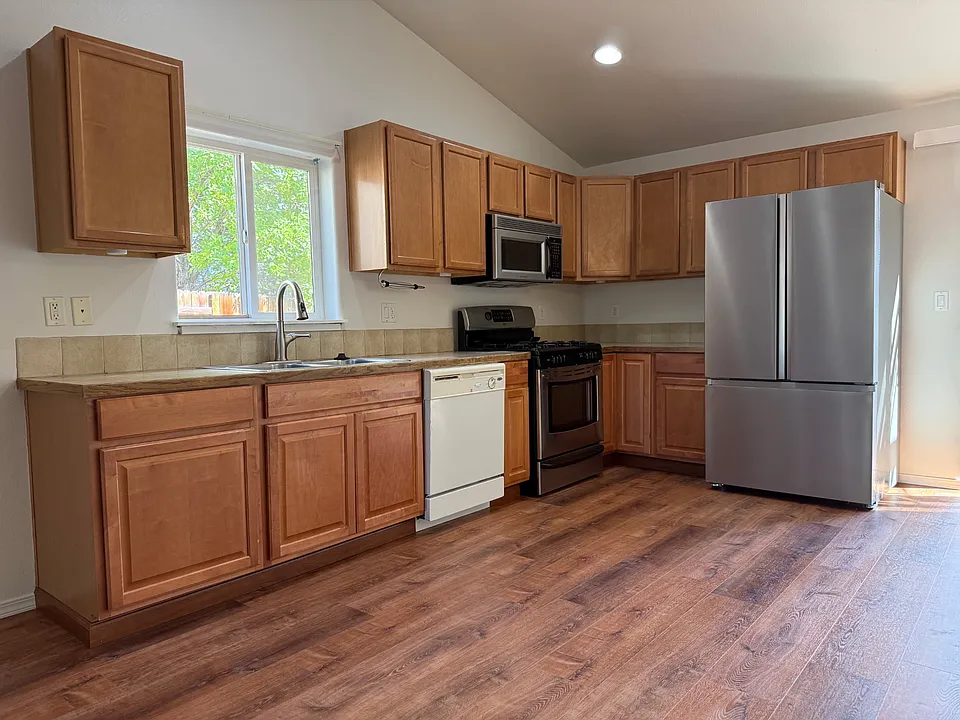 3372 SW Metolius Meadow Ct
