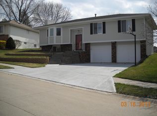 13935 Castelar Cir, Omaha, NE 68144
