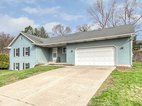 3rd image of 1217 Drexel Ct NE