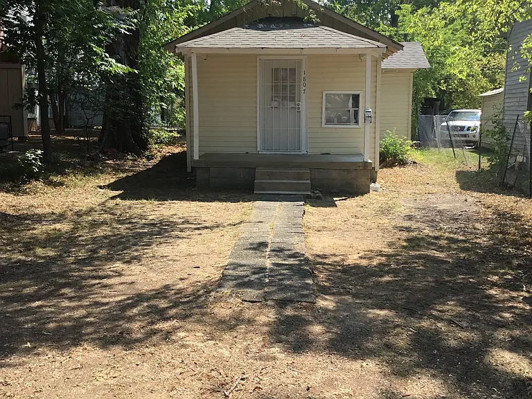1807 S Valentine St — Photo 12