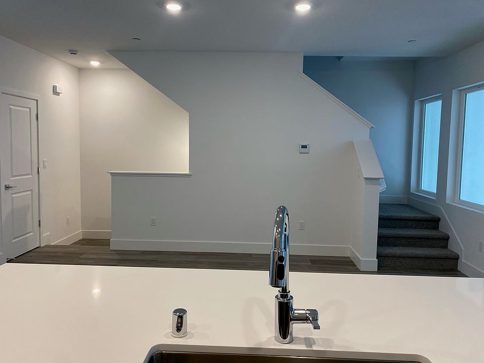 Living Room/Dining