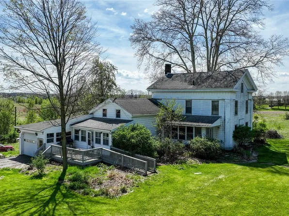 8212 White Rd, Burbank, OH 44214