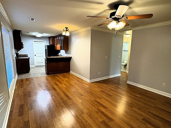 5th image of 129 Hedge Ln Unit B1