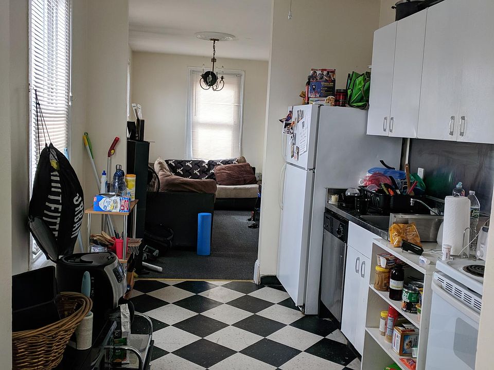 1st image of 17 Grand St APT 3