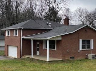 37 Pine Lodge Ln, New Martinsville, WV 26155
