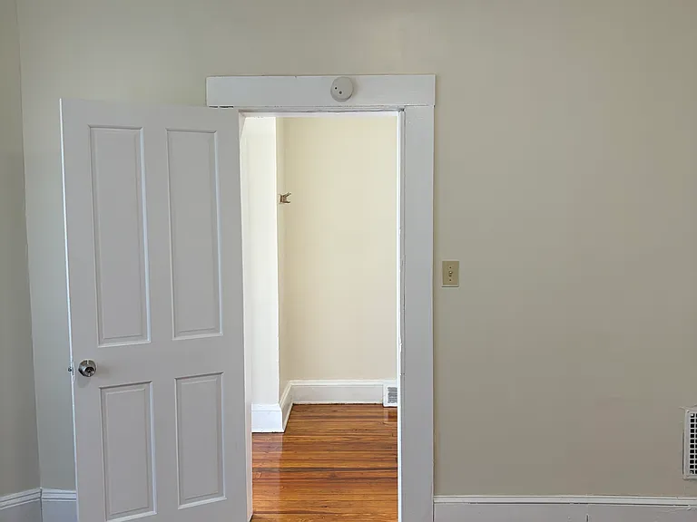 127-129 Read St #1 — Photo 7