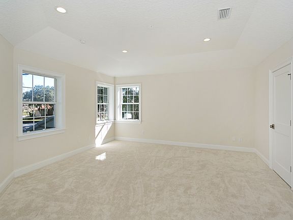 4th image of 165 Twelve Oaks Ln