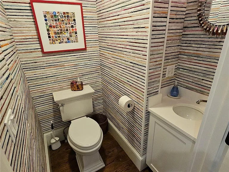 209 Coggeshall Ave — Photo 22