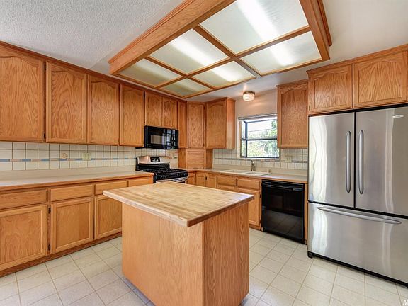 4th image of 310 Huntley Ave