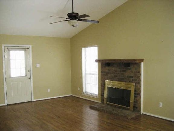 3rd image of 860 Brockden Dr