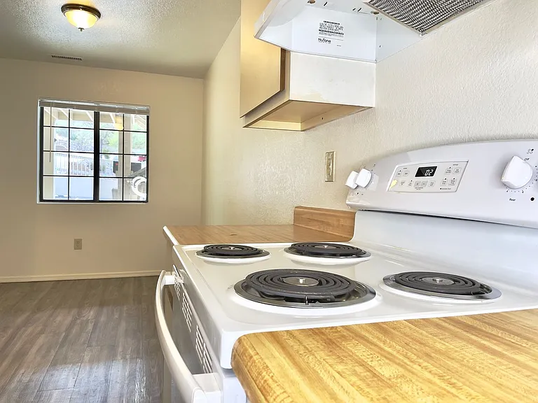 1004 E Goodwin St — Photo 9