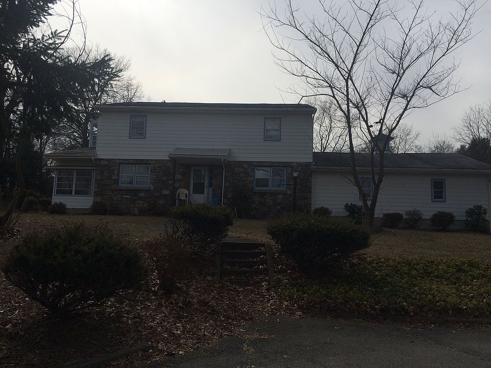 2nd image of 36 Lebanon Rd
