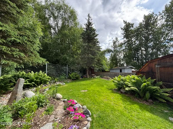 221 Orange Leaf Cir, Anchorage, AK 99504