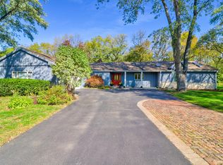 3250 Middlesax Dr, Long Grove, IL 60047