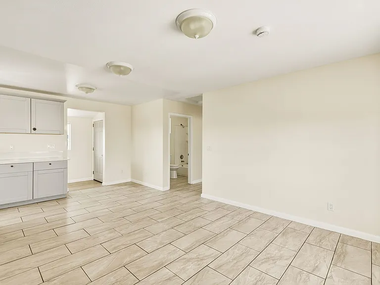 10909 S Burin Ave — Photo 8