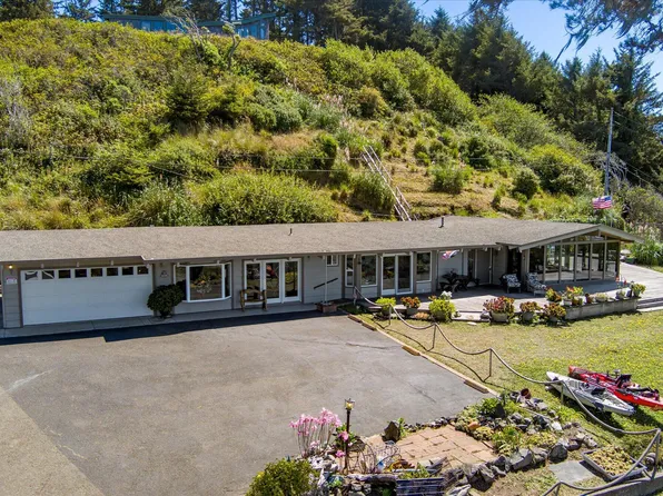 5078 Patrick Creek Dr, McKinleyville, CA 95519