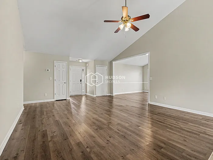 3 bed, 2.0 bath, 2128 sqft, $2,275 — Photo 3
