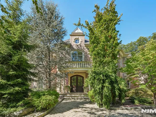 743 Peach Tree Lane, Franklin Lakes, NJ 07417