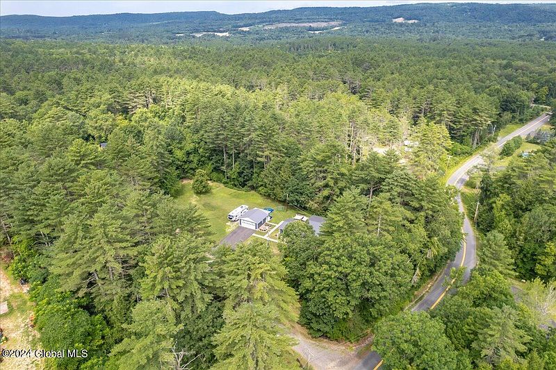 2nd image of 522 Sand Hill Road