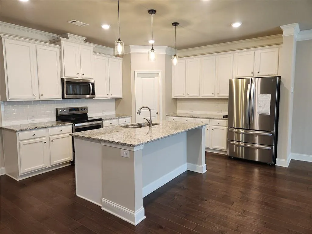 3 bed, 2.5 bath, 2294 sqft, $2,300 — Photo 4
