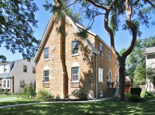 218 S I Oka Ave, Mount Prospect, IL 60056