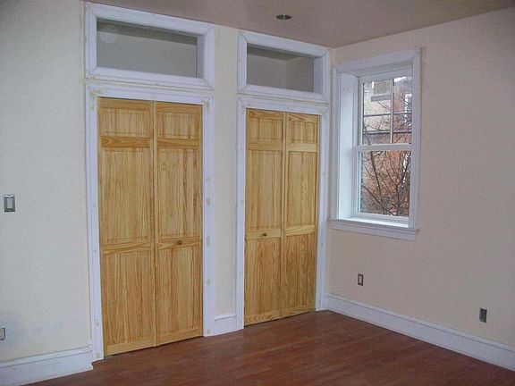 3rd image of 1022 Catharine St #2