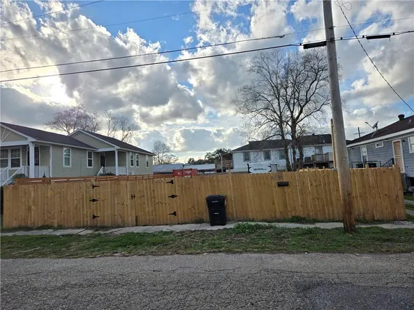 6230 Lafaye St, New Orleans, LA 70122