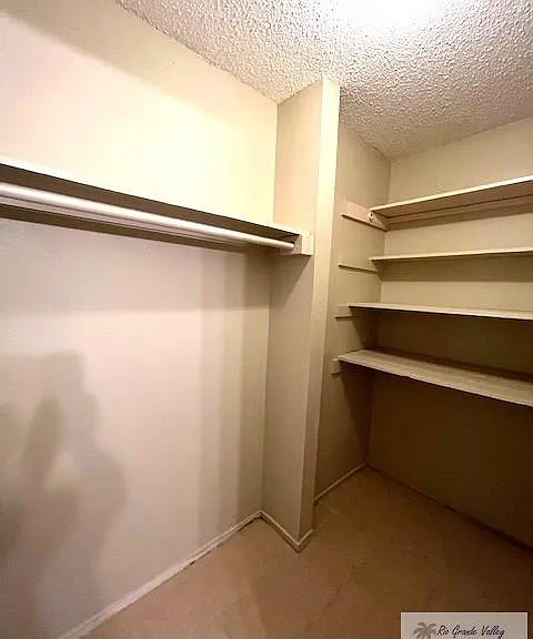 902 Travis St — Photo 14