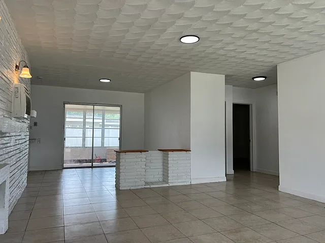 2210 N 57th Ave — Photo 16