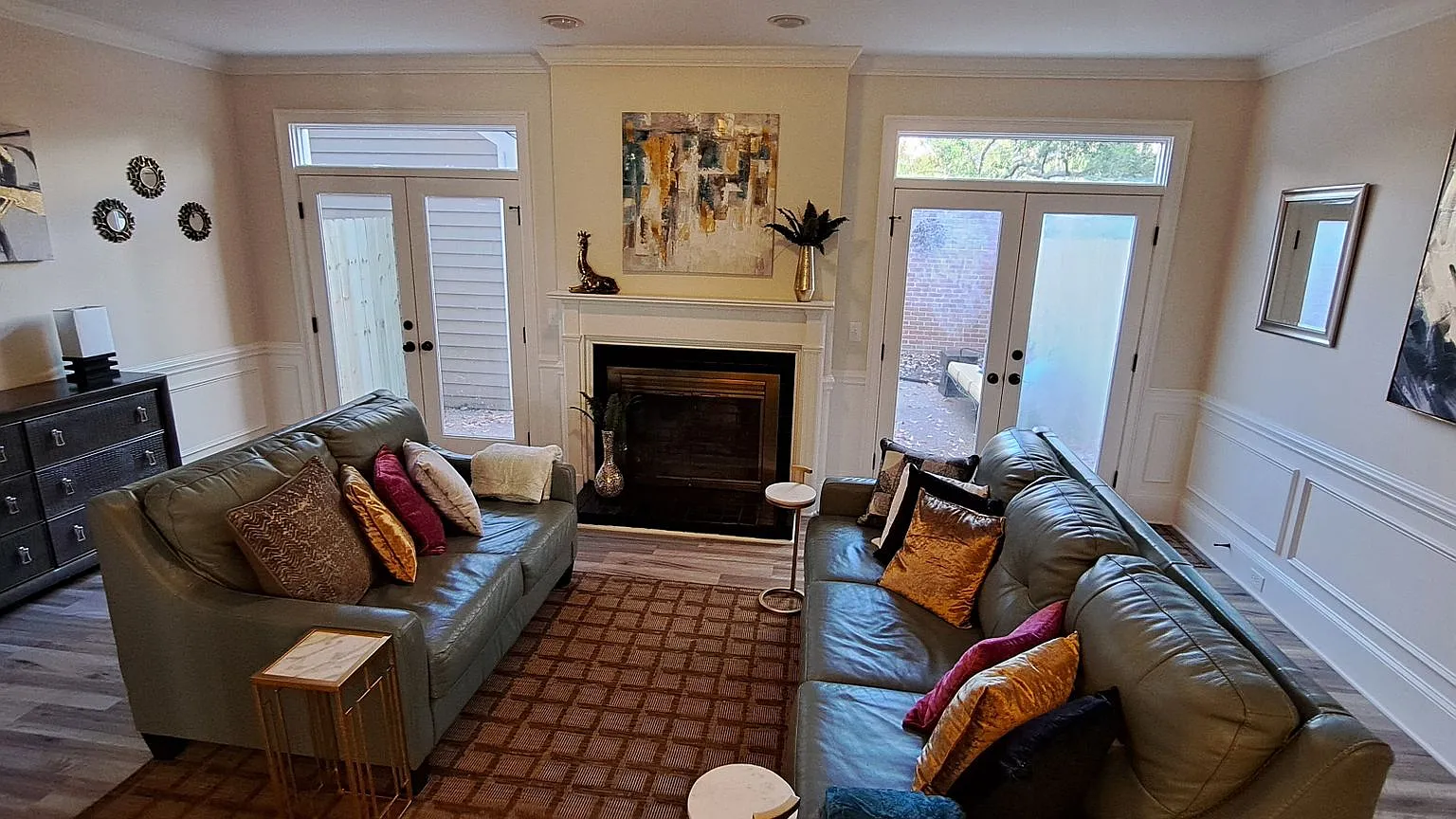Gorgeous Furnished Three Bedroom Condo- Shorter/Long Term Leases Acceptable! — Photo 2