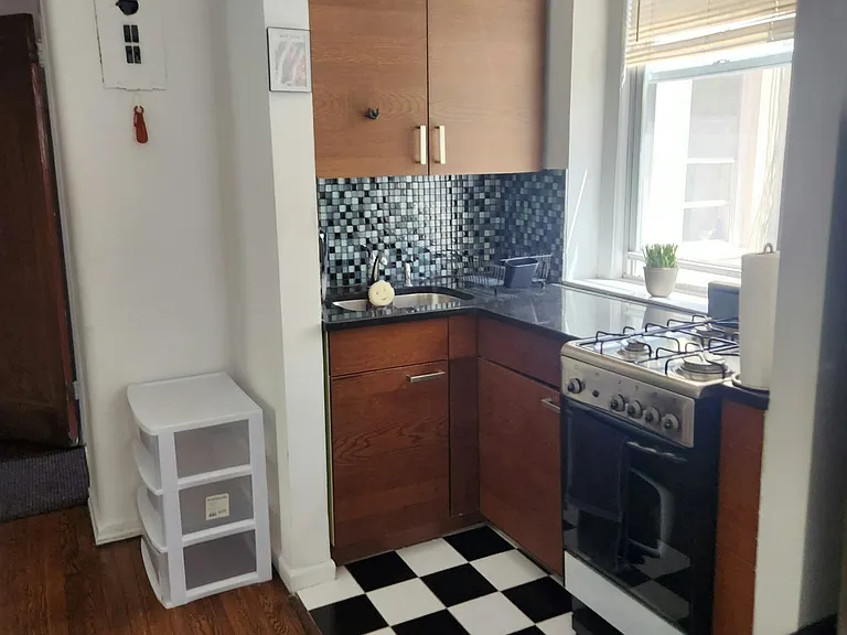 212 E 13th St #2C — Photo 4