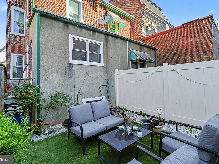 154 W Salaignac St — Photo 23