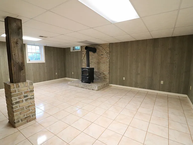 2130 W Main St — Photo 33