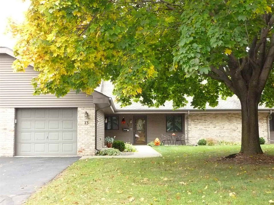 Enjoy easy condo living here!