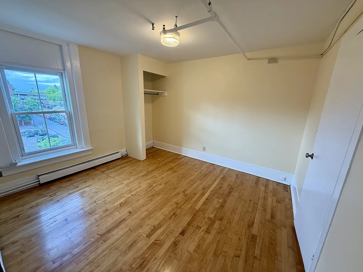 203 College St — Photo 4