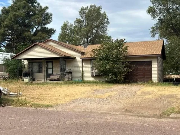 113 Birch St, Darrouzett, TX 79024