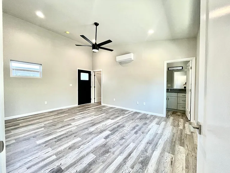 720 N Walnut St #13 — Photo 19