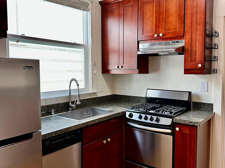 230 Shrader St #3 — Photo 8
