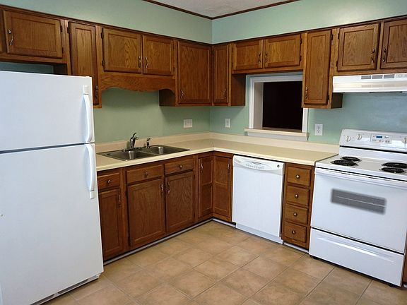 3rd image of 919 A Shelby Dr