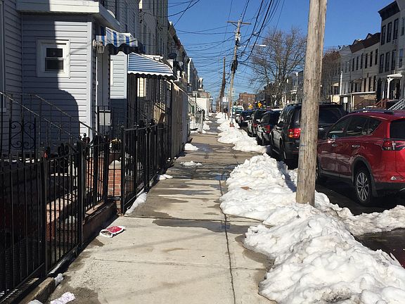 4th image of 137 Van Horne St