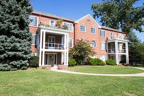 2204 Kenwood Blvd #12