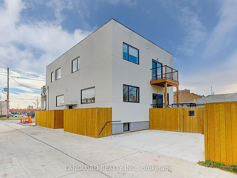 2004 Lawrence Ave W #LOWR RR — Photo 5