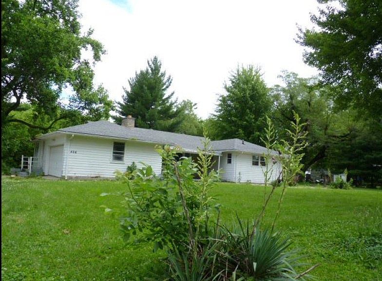 2nd image of 406 Maple St