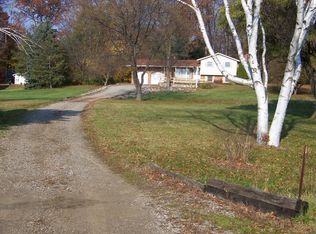 1350 Bloomingfield Dr, Lapeer, MI 48446