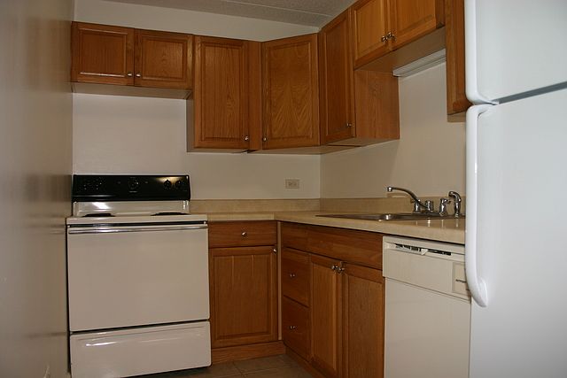 1st image of 1700 Wedgewood Dr APT 211