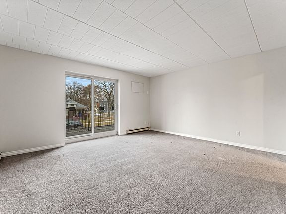 4th image of 3590 Peter St